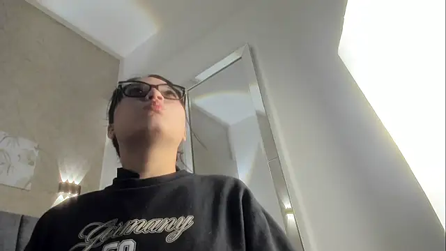 Lunaa bellaa online show from 11, 3, 2026