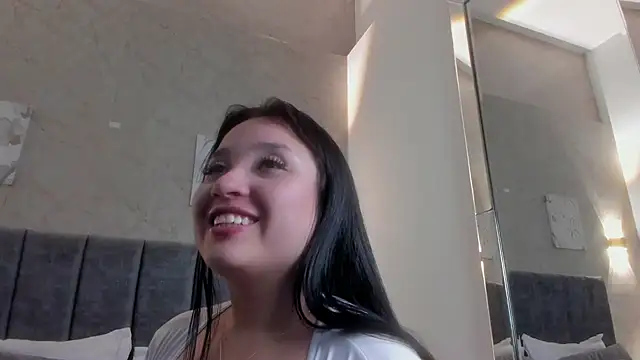 Lunaa bellaa online show from 6, 4, 2026