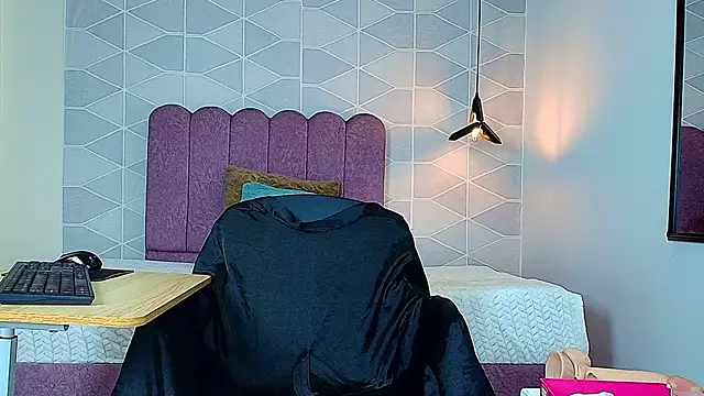 Snapshot of Aly_Loving chatting on 26, 11, 2025 Aly Loving online show from 26, 11, 2025