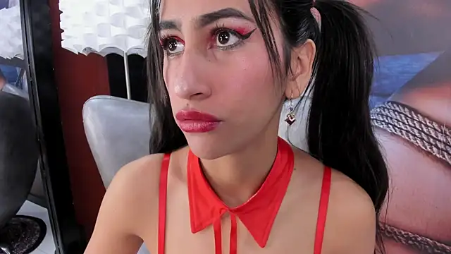 Snapshot of miss___taylor chatting on 8, 10, 2025 miss taylor online show from 8, 10, 2025