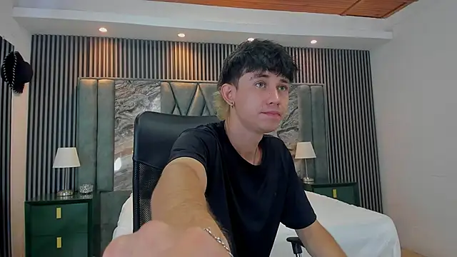 Snapshot of Michael_blue chatting on 24, 10, 2025 Michael blue online show from 24, 10, 2025