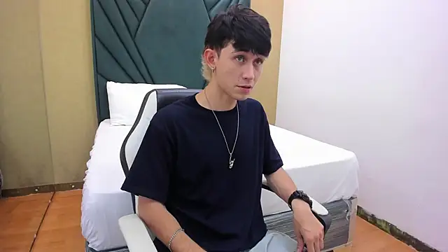 Snapshot of Michael_blue chatting on 25, 10, 2025 Michael blue online show from 25, 10, 2025