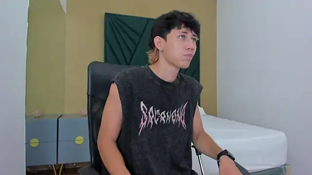 Snapshot of Michael_blue chatting on 18, 12, 2025 Michael blue online show from 18, 12, 2025