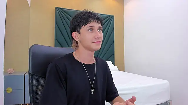 Snapshot of Michael_blue chatting on 19, 12, 2025 Michael blue online show from 19, 12, 2025