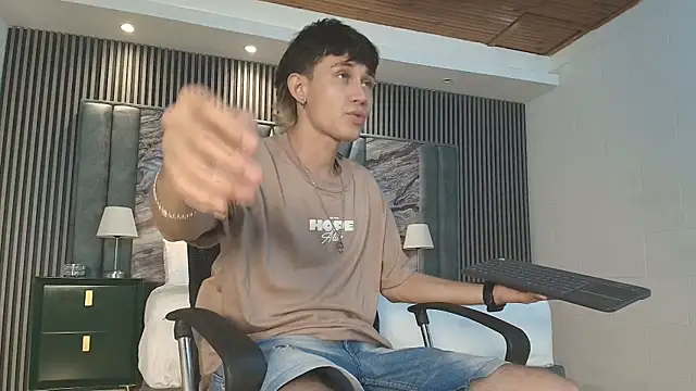 Snapshot of Michael_blue chatting on 8, 1, 2026 Michael blue online show from 8, 1, 2026