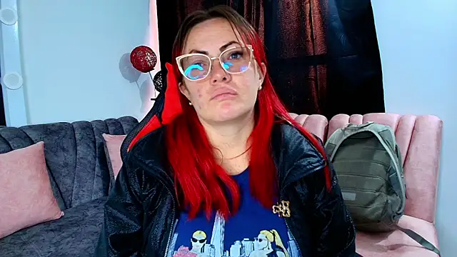 Snapshot of carolinhe_ chatting on 17, 9, 2025 carolinhe online show from 17, 9, 2025