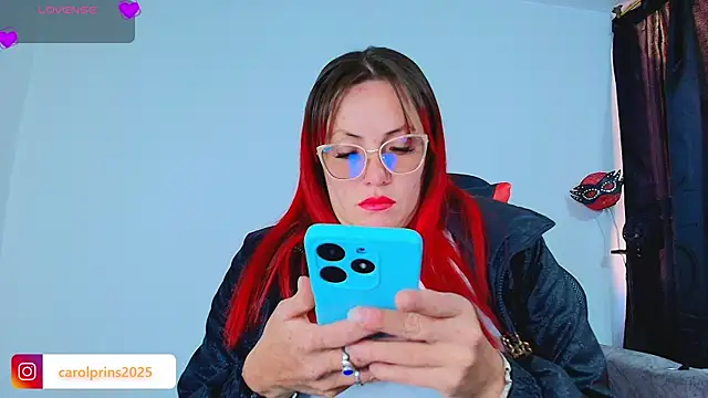 Snapshot of carolinhe_ chatting on 4, 10, 2025 carolinhe online show from 4, 10, 2025