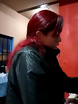 Snapshot of carolinhe_ chatting on 21, 10, 2025 carolinhe online show from 21, 10, 2025