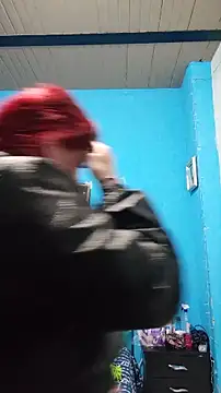 Snapshot of carolinhe_ chatting on 4, 12, 2025 carolinhe online show from 4, 12, 2025