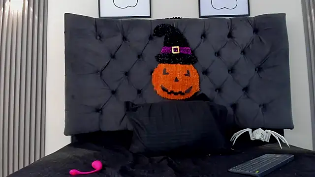 Sofia Seduccion online show from 28, 10, 2025