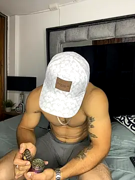 Snapshot of MR_MUSCLE chatting on 8, 10, 2025 MR MUSCLE online show from 8, 10, 2025