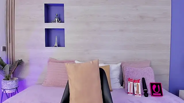 Stephanni  online show from 3, 10, 2025