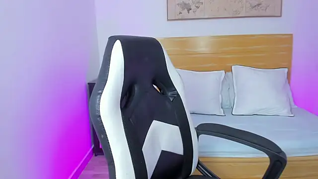 Snapshot of kitty_sweeety_ chatting on 28, 10, 2025 kitty sweeety online show from 28, 10, 2025