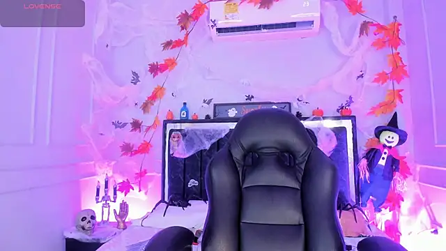 Snapshot of SwettRenata_ chatting on 31, 10, 2025 SwettRenata online show from 31, 10, 2025