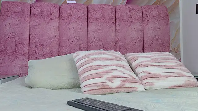 emmacurvy online show from 17, 3, 2026