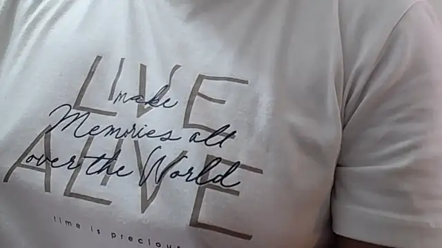 Snapshot of miss_squirtsx chatting on 19, 12, 2025 miss squirtsx online show from 19, 12, 2025