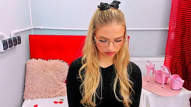 Snapshot of EvetteRose chatting on 22, 5, 2026 EvetteRose online show from 22, 5, 2026
