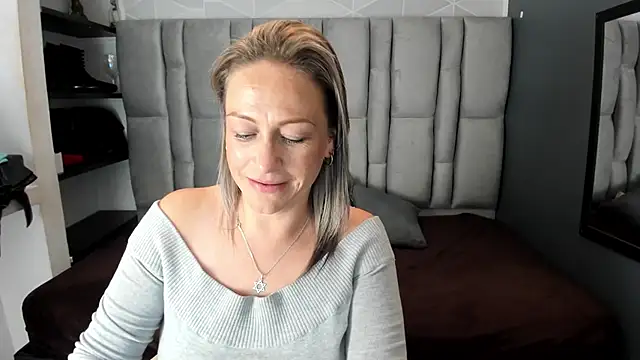 Charlot milf online show from 5, 1, 2026