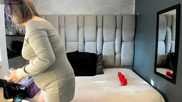 Charlot milf online show from 7, 3, 2026