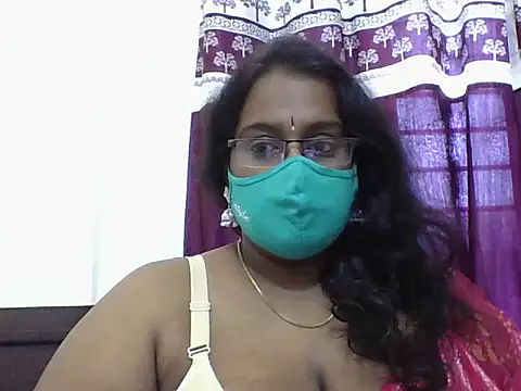 Snapshot of Reena-gowda chatting on 14, 9, 2025 Reena-gowda online show from 14, 9, 2025