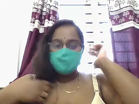 Snapshot of Reena-gowda chatting on 15, 9, 2025 Reena-gowda online show from 15, 9, 2025