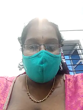 Snapshot of Reena-gowda chatting on 17, 9, 2025 Reena-gowda online show from 17, 9, 2025