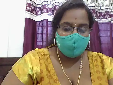 Snapshot of Reena-gowda chatting on 19, 9, 2025 Reena-gowda online show from 19, 9, 2025