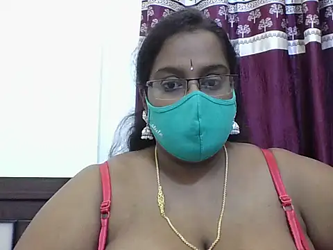 Snapshot of Reena-gowda chatting on 21, 9, 2025 Reena-gowda online show from 21, 9, 2025