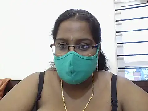 Snapshot of Reena-gowda chatting on 27, 9, 2025 Reena-gowda online show from 27, 9, 2025