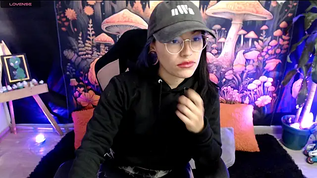 LunaBunny8 online show from 6, 11, 2025