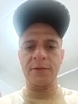 Snapshot of leon8013A chatting on 10, 9, 2025 leon8013A online show from 10, 9, 2025