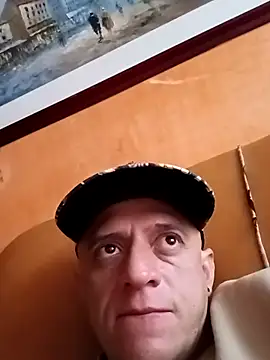 Snapshot of leon8013A chatting on 12, 9, 2025 leon8013A online show from 12, 9, 2025