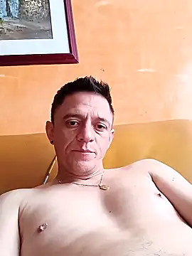 Snapshot of leon8013A chatting on 17, 10, 2025 leon8013A online show from 17, 10, 2025