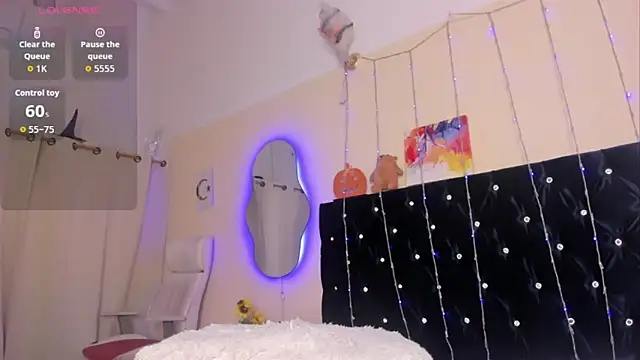 Snapshot of Dana-Alabi chatting on 5, 11, 2025 Dana-Alabi online show from 5, 11, 2025