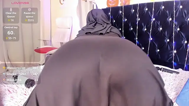 Snapshot of Dana-Alabi chatting on 8, 11, 2025 Dana-Alabi online show from 8, 11, 2025