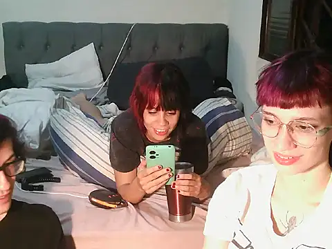 Snapshot of IkyVic chatting on 17, 4, 2026 IkyVic online show from 17, 4, 2026