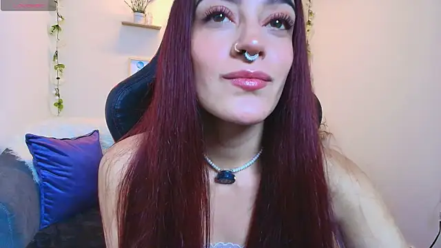 Snapshot of ViolethRosse chatting on 8, 5, 2026 ViolethRosse online show from 8, 5, 2026