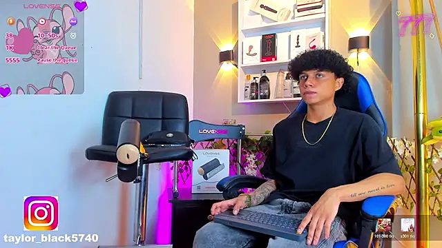 Snapshot of _taylor_black chatting on 5, 8, 2026 taylor black online show from 5, 8, 2026