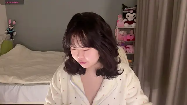 Kittenfishing online show from 12, 11, 2025