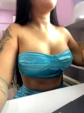 CrisMarulanda online show from 19, 12, 2025