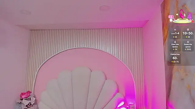 hinata dolly online show from 15, 4, 2026