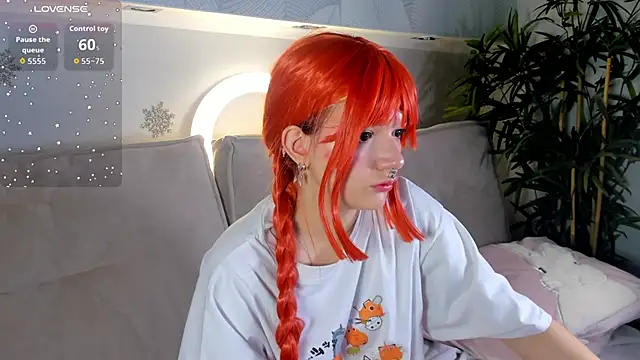 Molly Platt online show from 2, 12, 2025