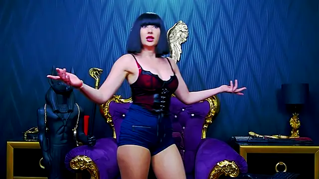 Snapshot of LaraMaeve chatting on 8, 11, 2025 LaraMaeve online show from 8, 11, 2025