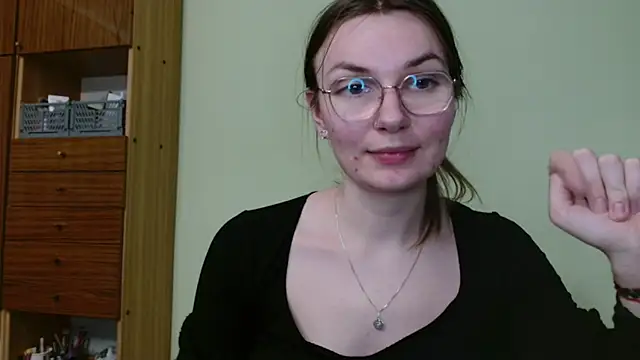 LooveELLYx online show from 4, 2, 2025