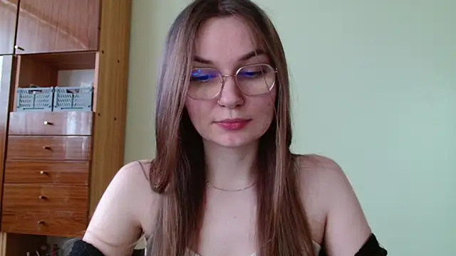 LooveELLYx online show from 28, 2, 2025