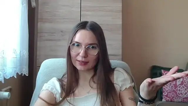 LooveELLYx online show from 4, 3, 2025