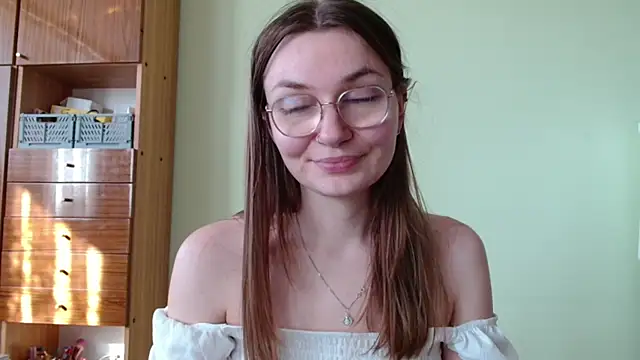 LooveELLYx online show from 3, 10, 2025