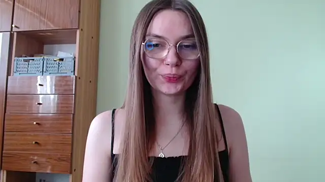 LooveELLYx online show from 16, 4, 2026