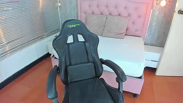 Snapshot of lissa_jhonsoon chatting on 7, 11, 2025 lissa jhonsoon online show from 7, 11, 2025