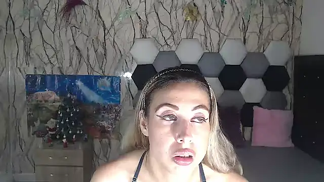 Snapshot of AntonellaBlanc chatting on 17, 12, 2025 AntonellaBlanc online show from 17, 12, 2025